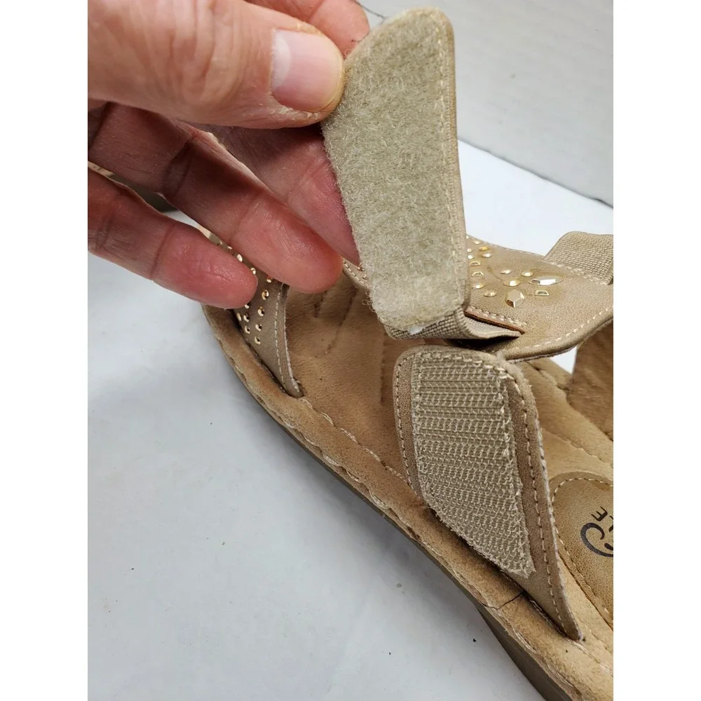 Mountain Sole Karen Sandal Tan Fabric w/Silver Rhinestones Sz 6.5M New Fast Ship